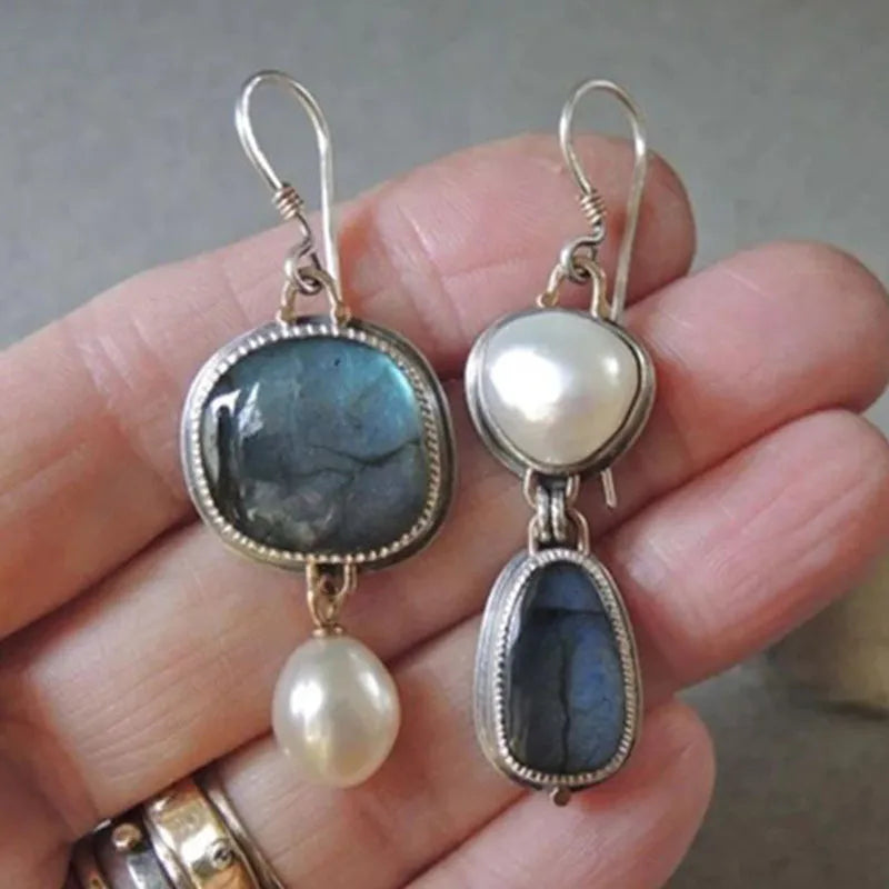 Retro Pearl Earring