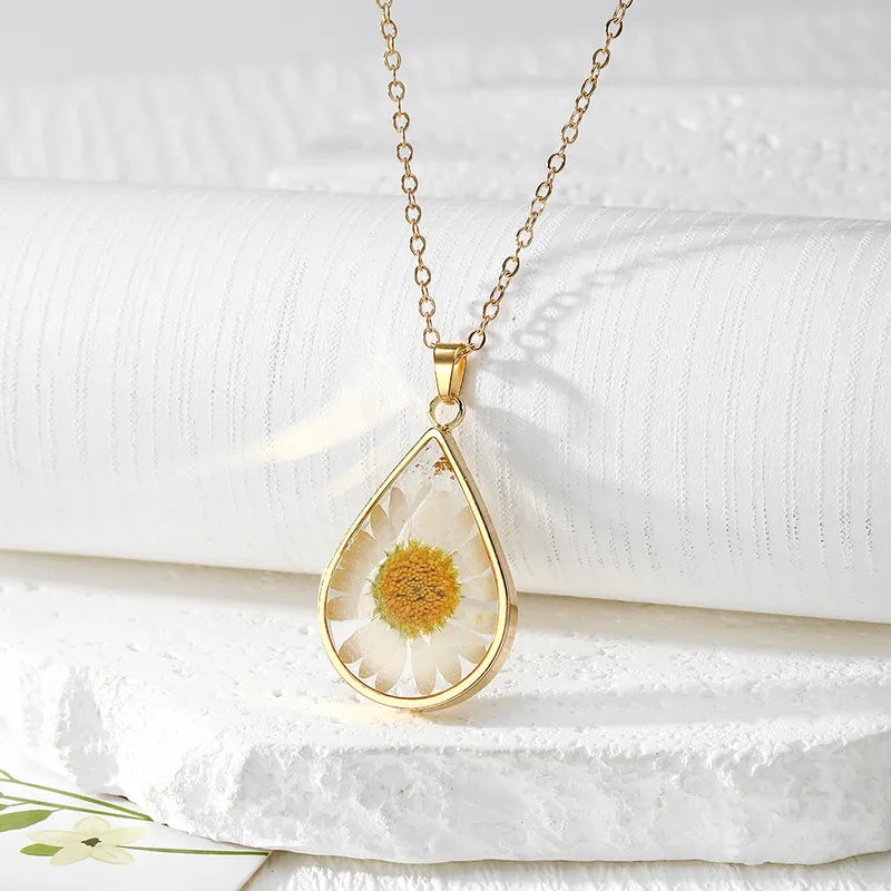 Resin Pendant - A White Daisy