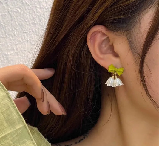 Lily Bow Pearl Earrings