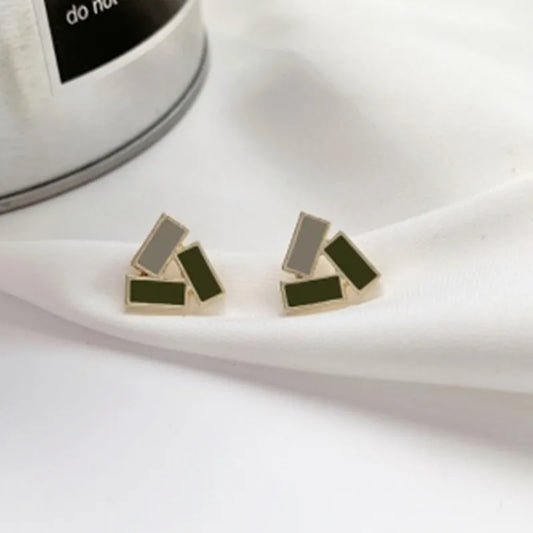 Triangle stud