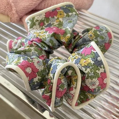 Scrunchie - White edge floral pleated