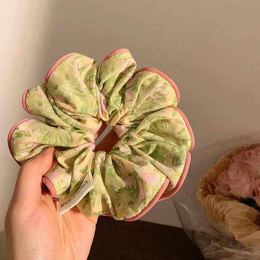 Scrunchie - Pink edge floral pleated
