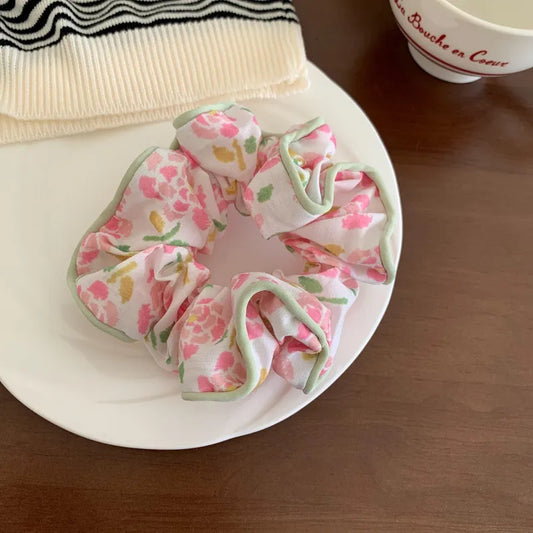Scrunchie - Green Edge Floral Fold