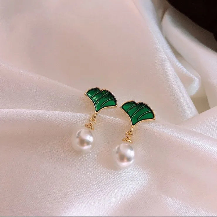 Ginkgo Leaf Stud