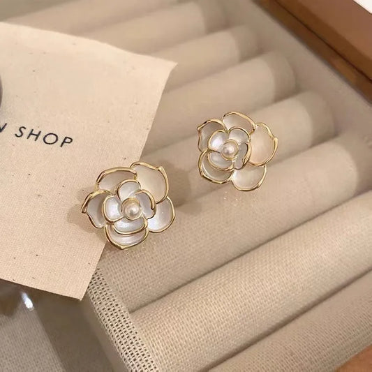 White Rose Stud