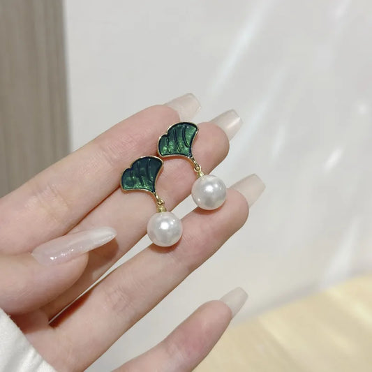 Ginkgo Leaf Stud
