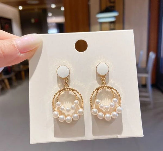 Circle pearl stud