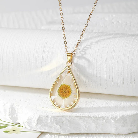 Resin Pendant - A White Daisy