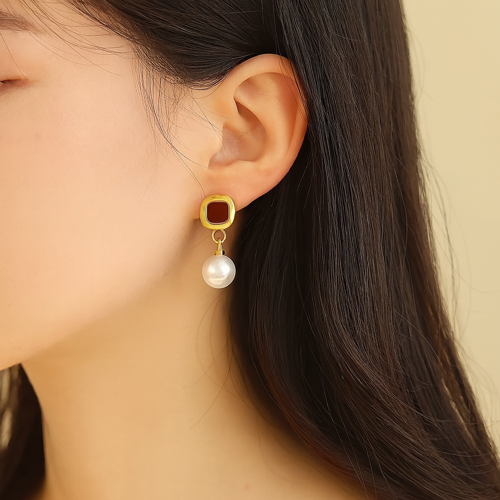 Red-White Pearl Stud