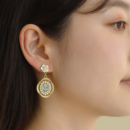 Camelia Pearl Earring